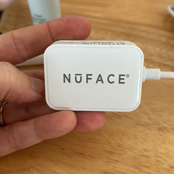 NuFace sandy rose mini trinity facial toning device w/charger & extras EUC - Picture 3 of 6